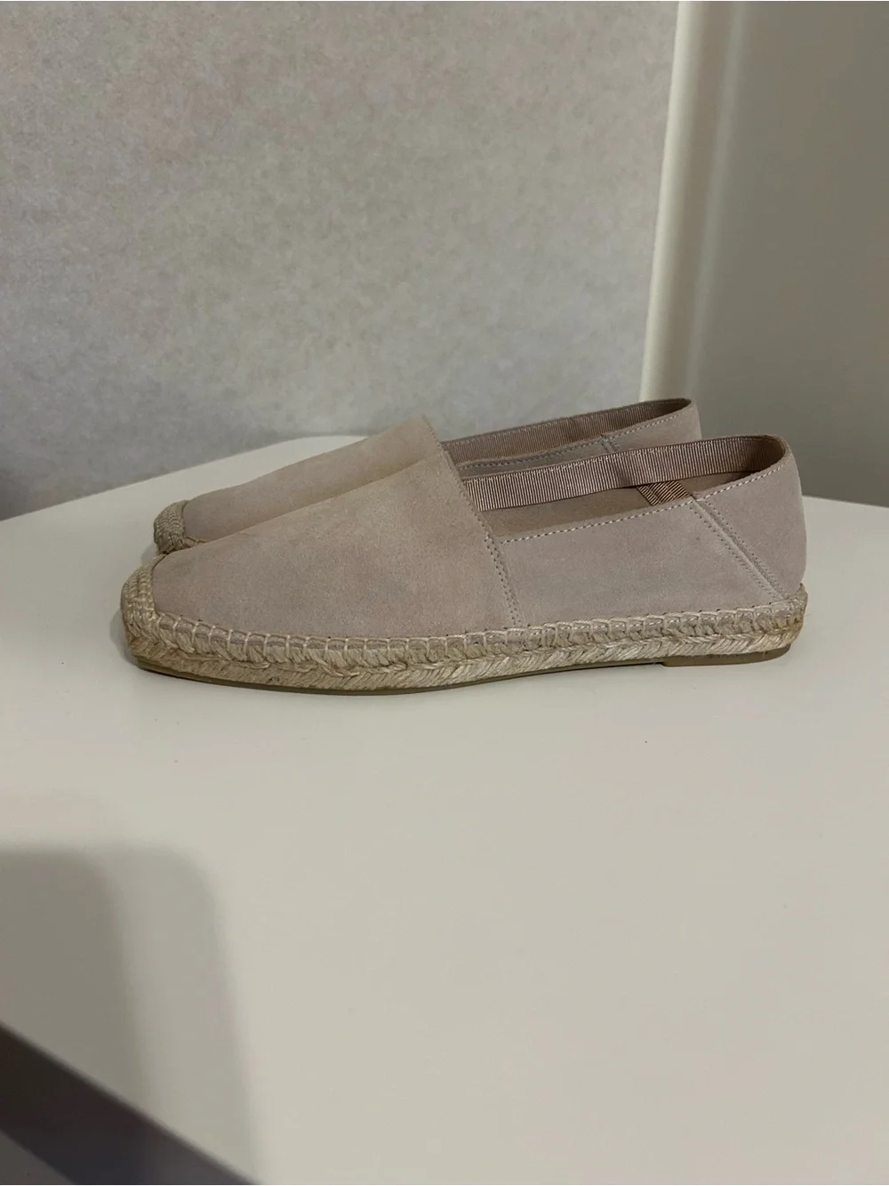 Banana Republic NEW Suede Espadrilles Flats 7 Shoes Ivory Mivano Italia - Picture 3 of 7